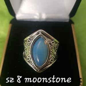 Sz 8 moonstone statement ring